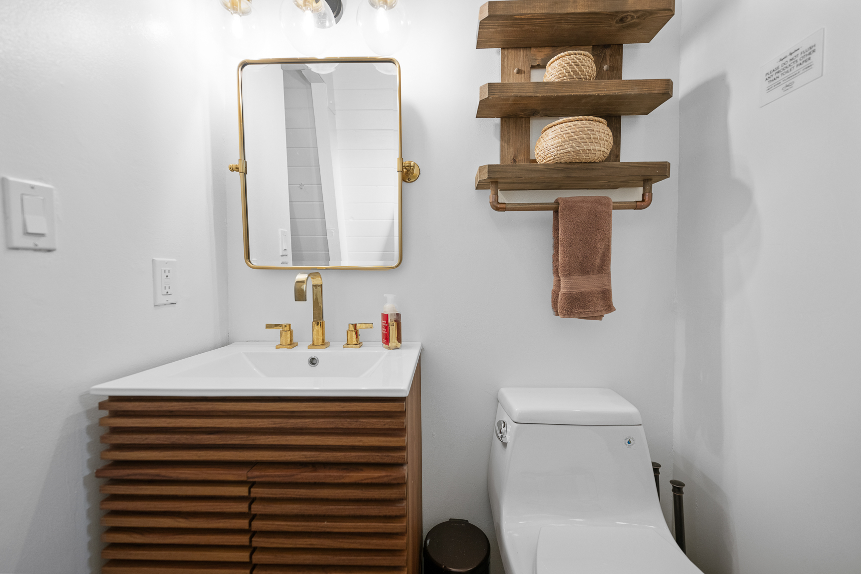 Bathroom with mid-century vanity and brass fixtures